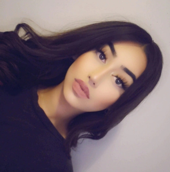 Meet your Posher, Selena - Picture 1 of 1